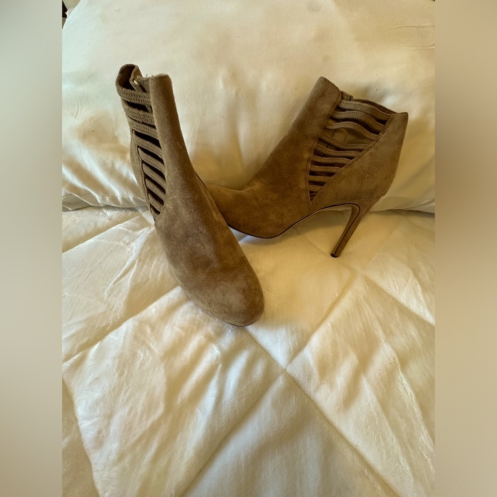 Via Spiga Women's Tan Suede Stiletto Ankle Boot Sz 9 Sexy Fall Career Going Out